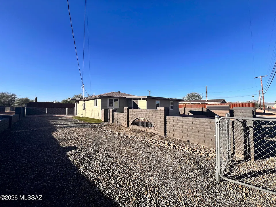 213 W Pastime Rd