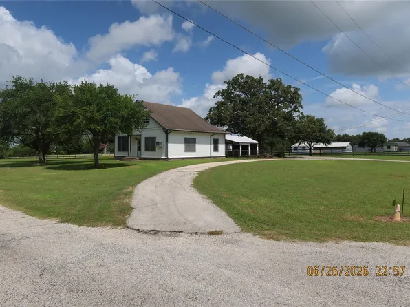 1413 N Main St, Schulenburg, TX 78956