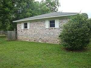 Side view shows vinyl windows