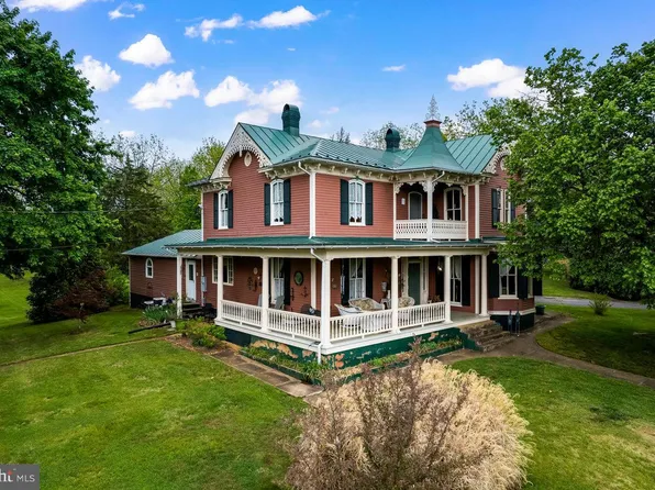 148 S Court St, Luray, VA 22835