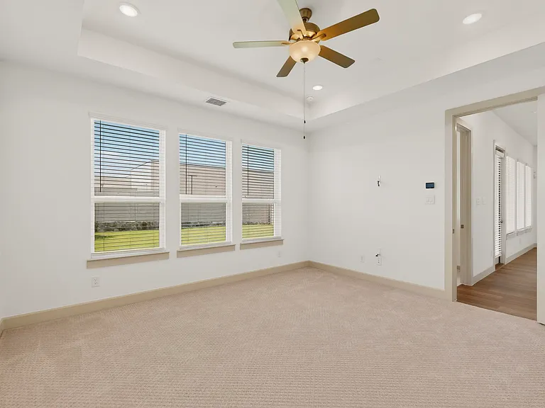 4013 Chastetree Ln — Photo 32