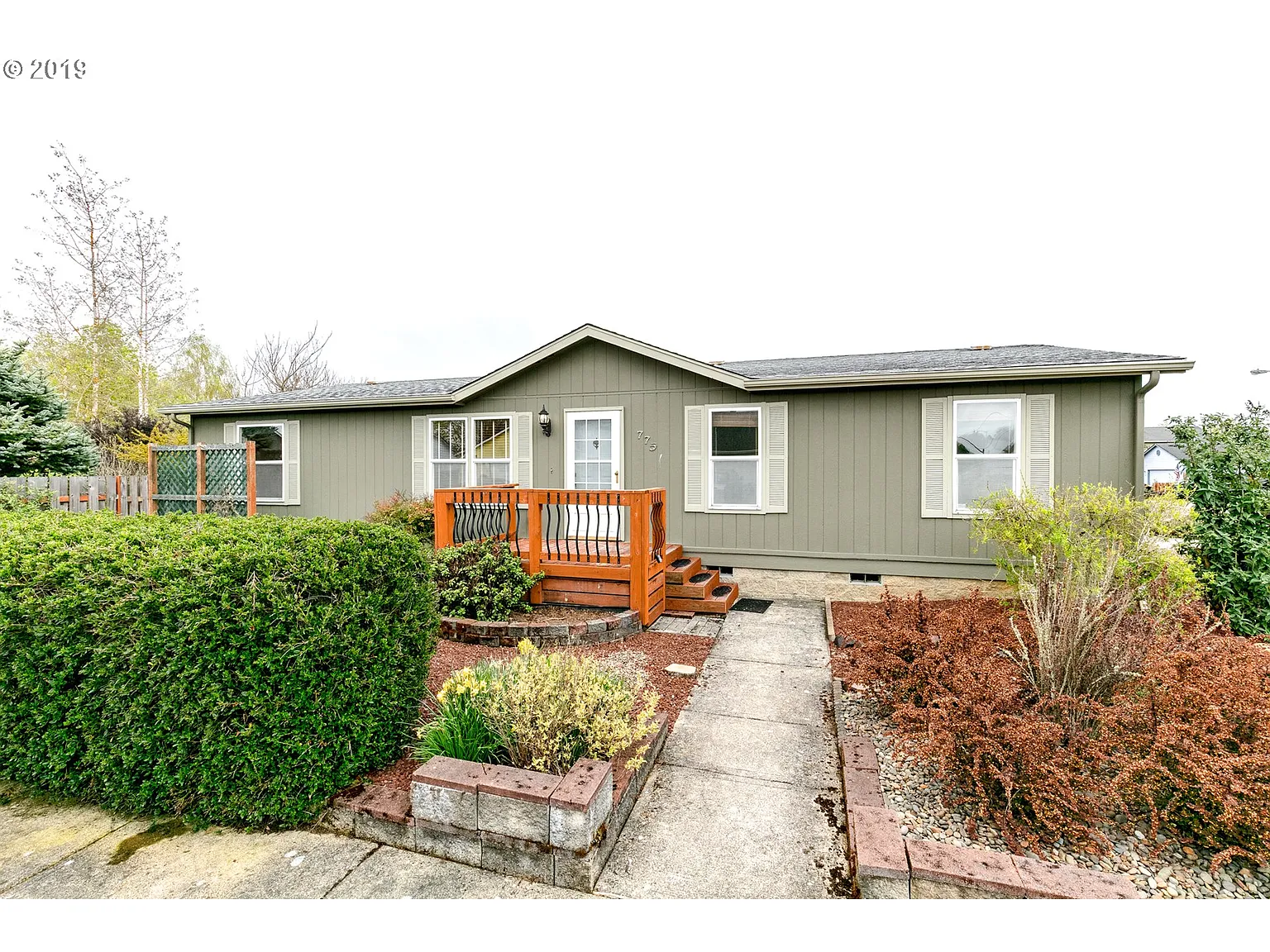 775 SE Alicia St photo 1