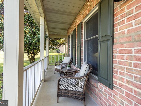 4th image of 719 Cedarday Dr