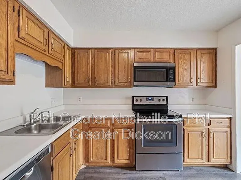 717 Barlin Ct — Photo 12