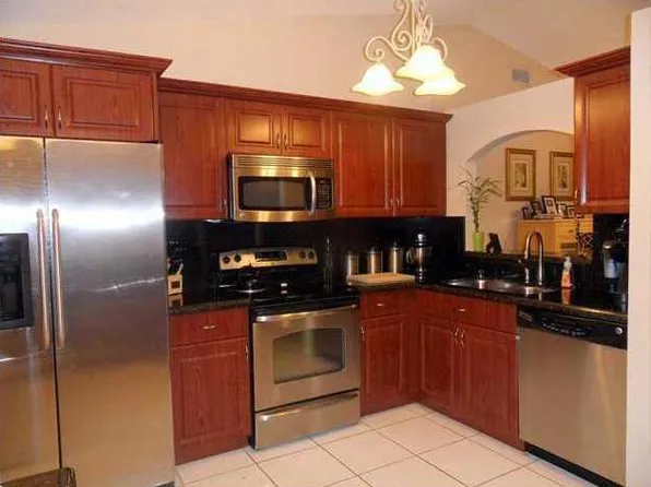 864 SW 179th Ave, Pembroke Pines, FL 33029