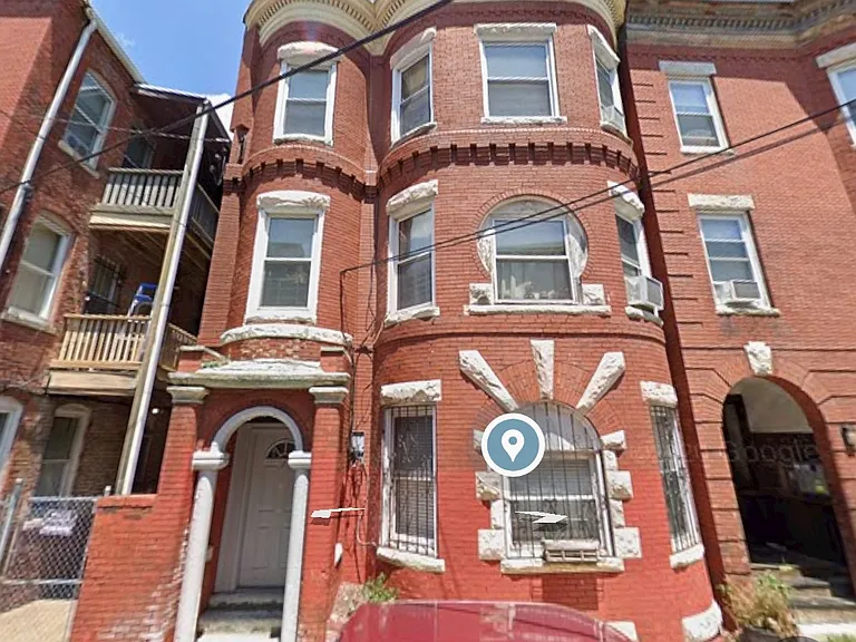1 Mark St #3 — Photo 1