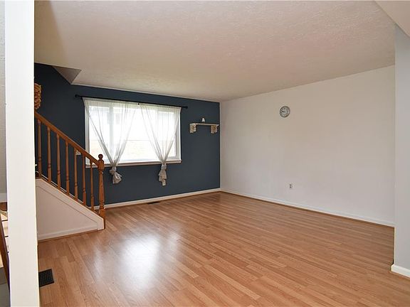 5th image of 145 Woodlands