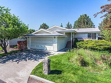 2515 NE Lavender Way — Photo 1