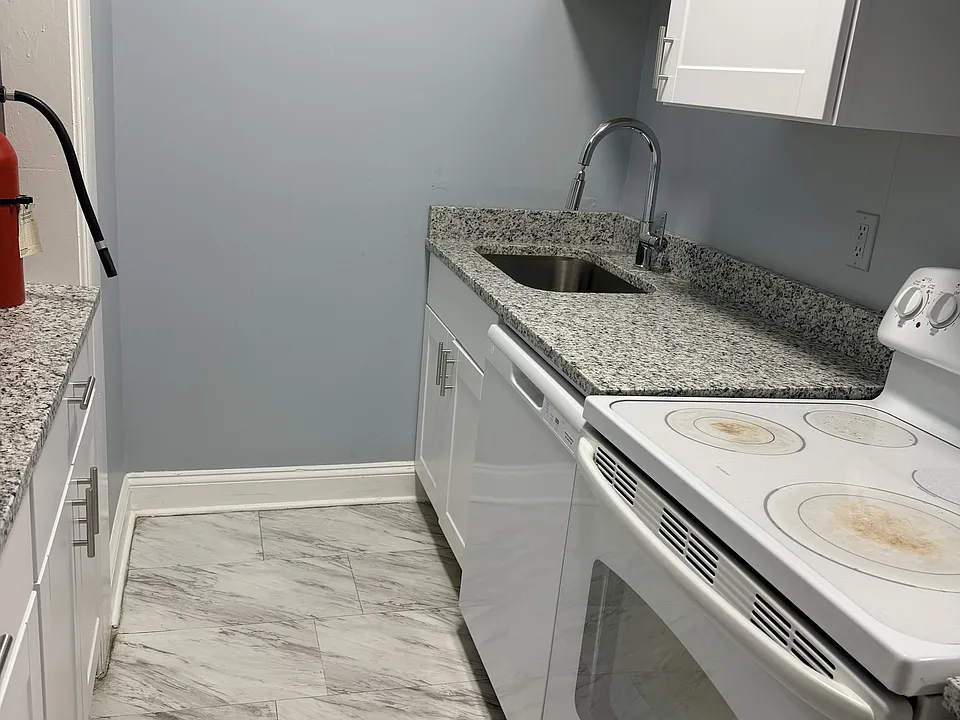 1005 Park Pl #2