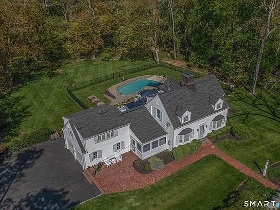 2nd image of 67 Maple Ave N