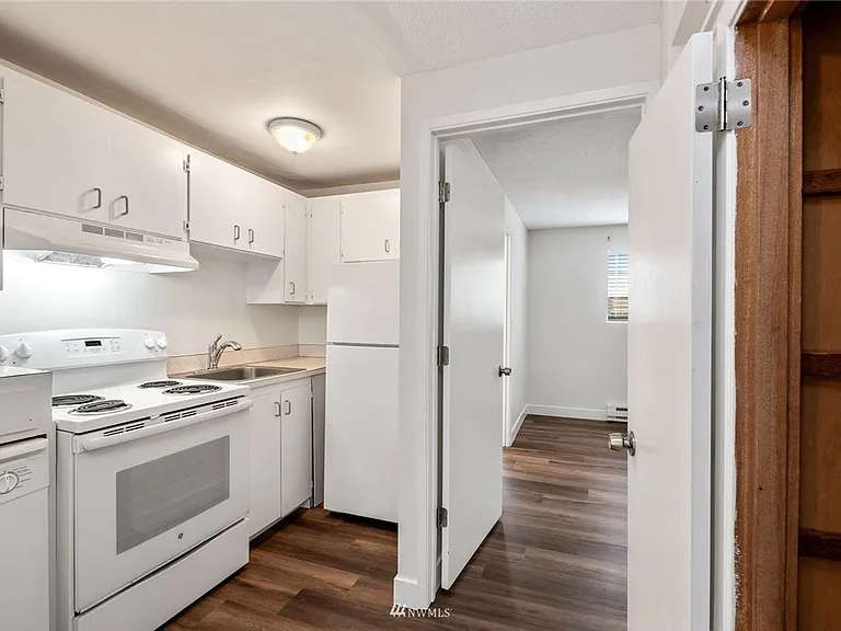 Stroud Apartments — Photo 14