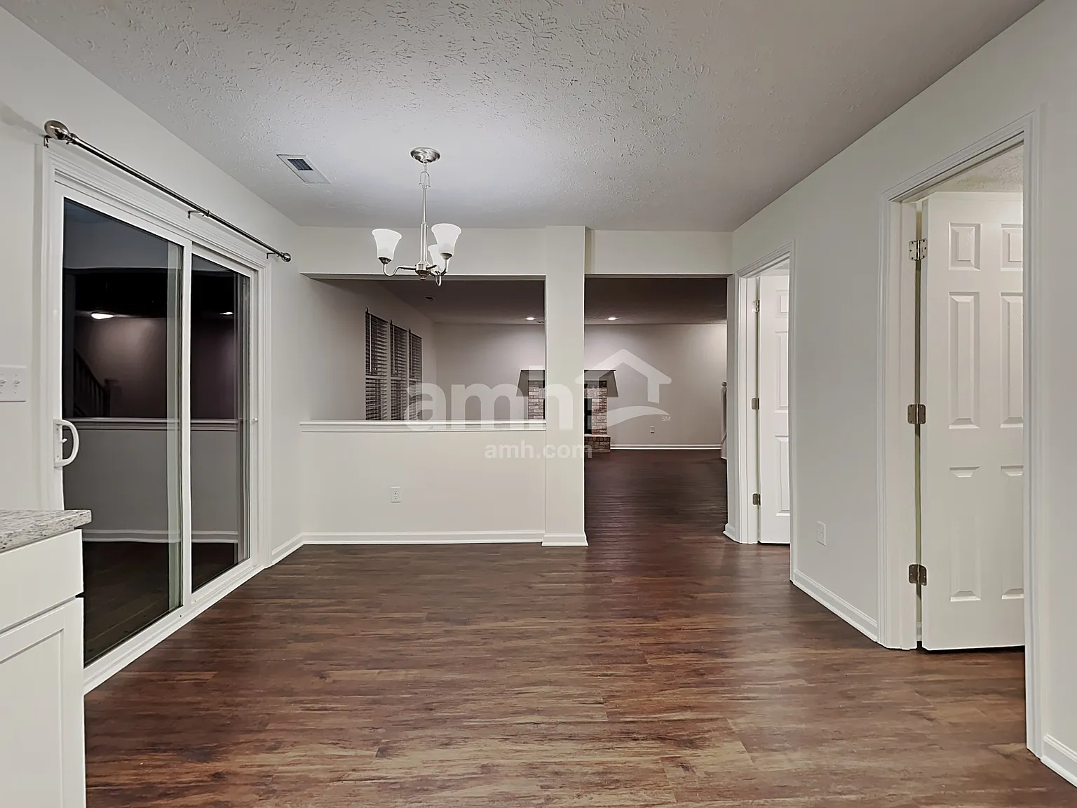 3 bed, 2.5 bath, 2259 sqft, $2,355 — Photo 4