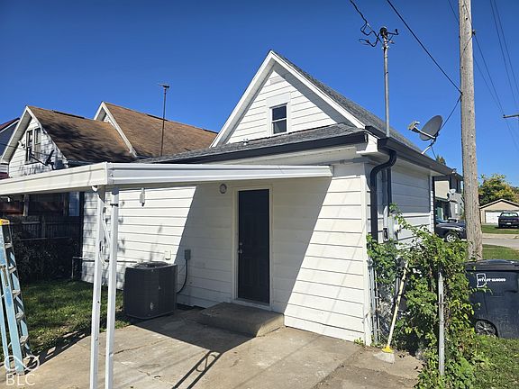 3rd image of 1609 N D St