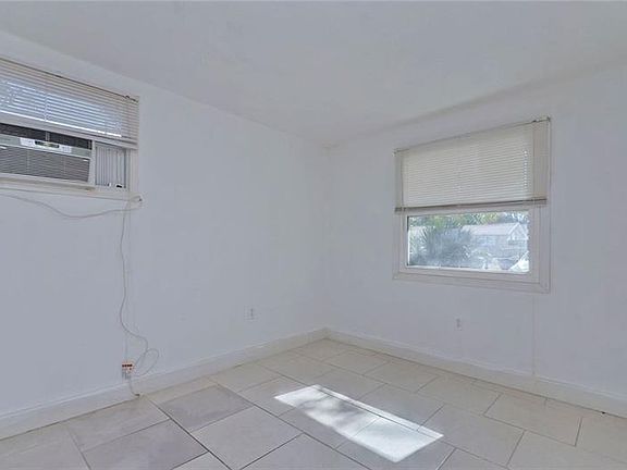 5th image of 6023 W Burke St