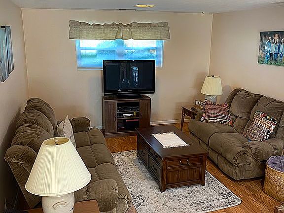2nd image of 22 Oak Cir