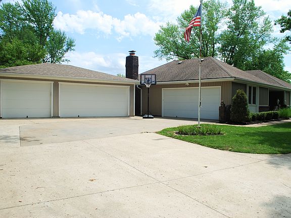 5 Garages / Work Shop