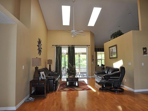 4th image of 512 Avon Glade Pl