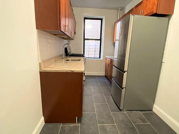 2nd image of 2538 Bronxwood Ave
