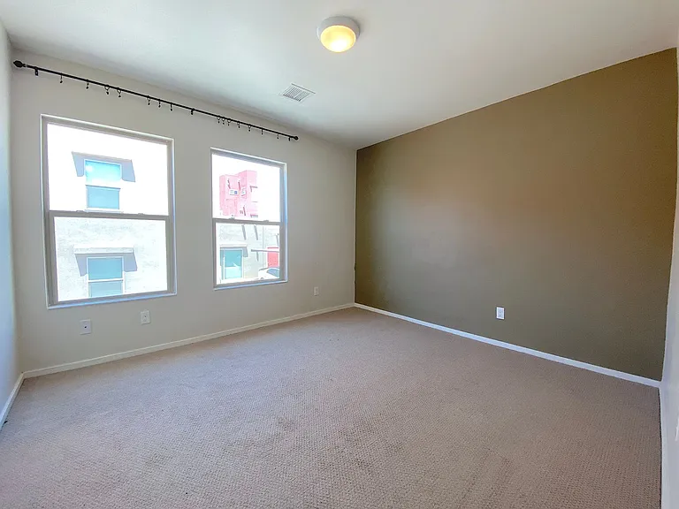 4004 Camelot Hts #B — Photo 27