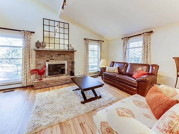 5th image of 4 Manor Ln