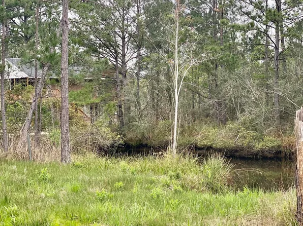 5148 Trout St, Bay Saint Louis, MS 39520