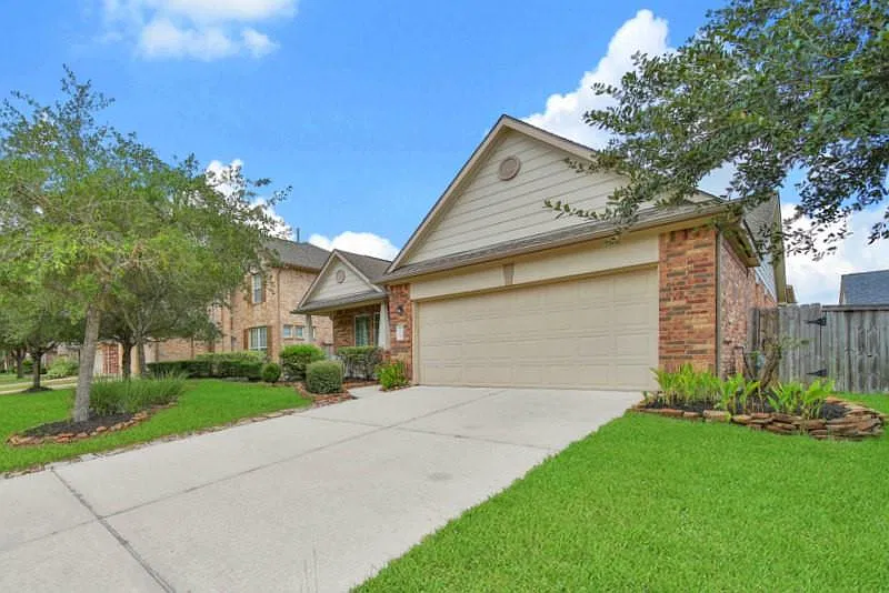 3 bed, 2.0 bath, 1732 sqft, $1,980 — Photo 3