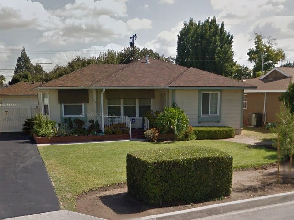 1st image of 230 S Myrtlewood St