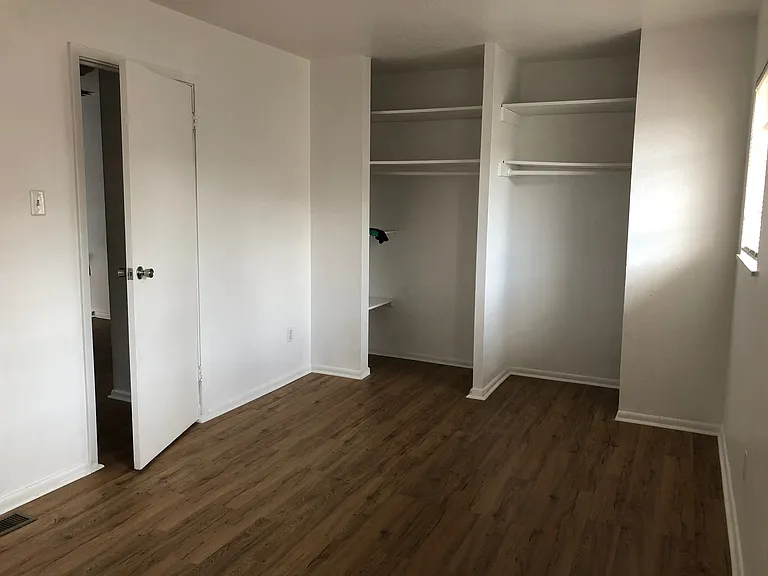 Updated 2 Bed / 1 Bath w/ Large, Flexible Floor Plan — Photo 21