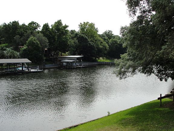 2nd image of 710 Melanie Ln