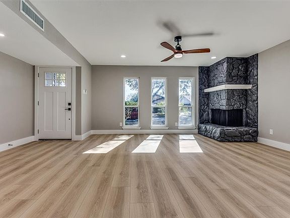 3rd image of 1413 Bosque Dr