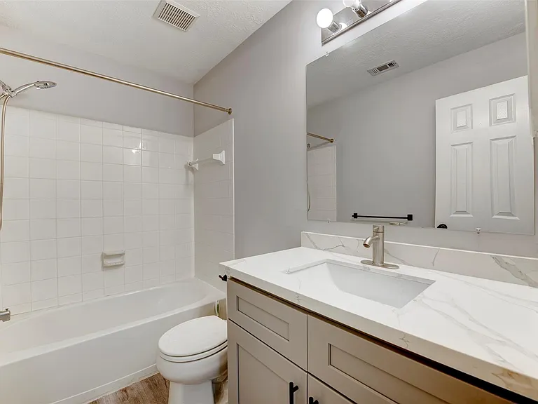 9026 Eaglecove Dr — Photo 6