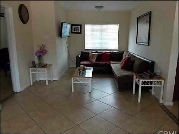 3rd image of 1016 S San Antonio Ave
