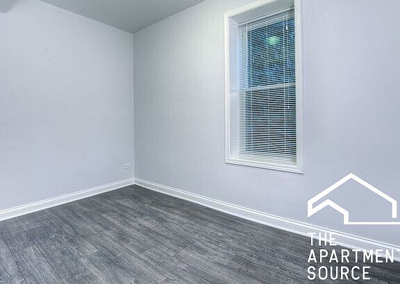 2nd image of 1300 N Greenview Ave APT 2R
