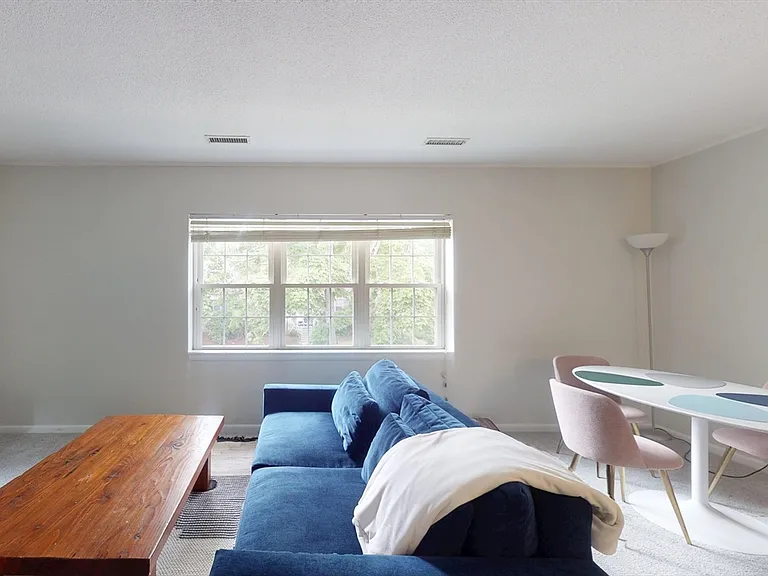 133 Lake Shore Rd #4 — Photo 3