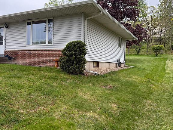 5th image of 305 Sunset Dr