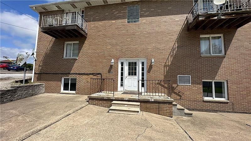 1st image of 28 Pioneer Dr #1
