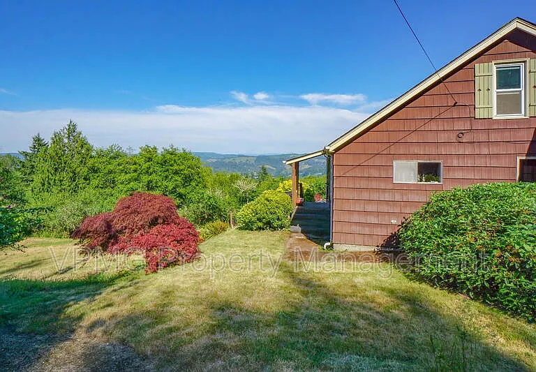 3956 Columbia Heights Rd — Photo 3