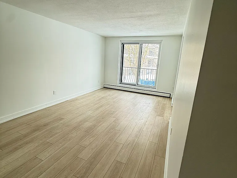 2352 Ottawa St — Photo 7