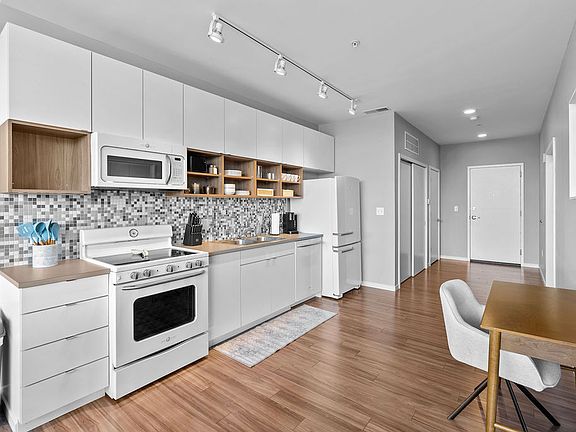 2nd image of 4100 Lindell Blvd #11163836