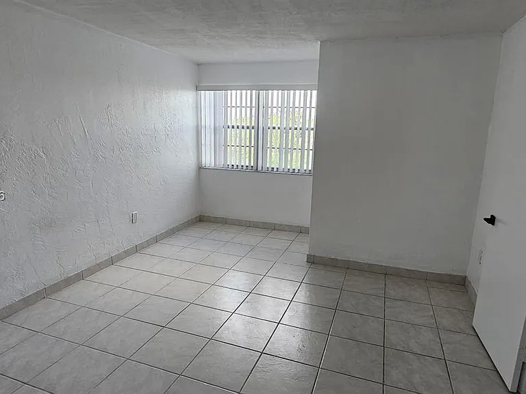 6884 N Kendall Dr #C404 — Photo 7