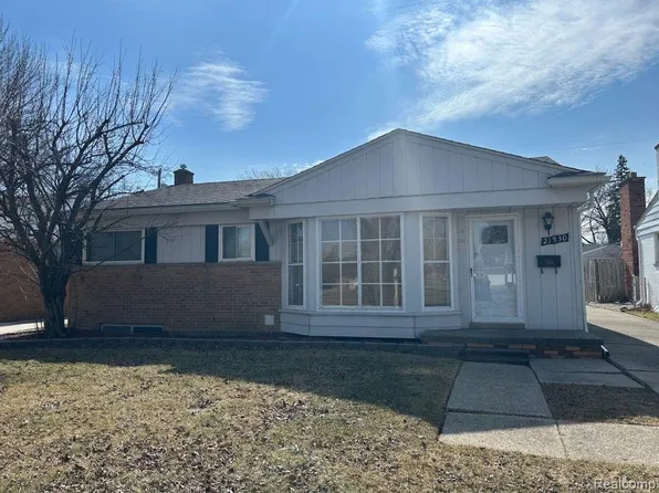 21530 Tanglewood St, Saint Clair Shores, MI 48082