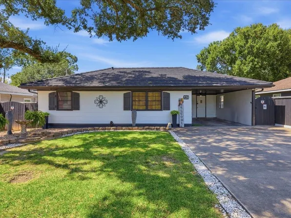 720 S 13th St, Nederland, TX 77627