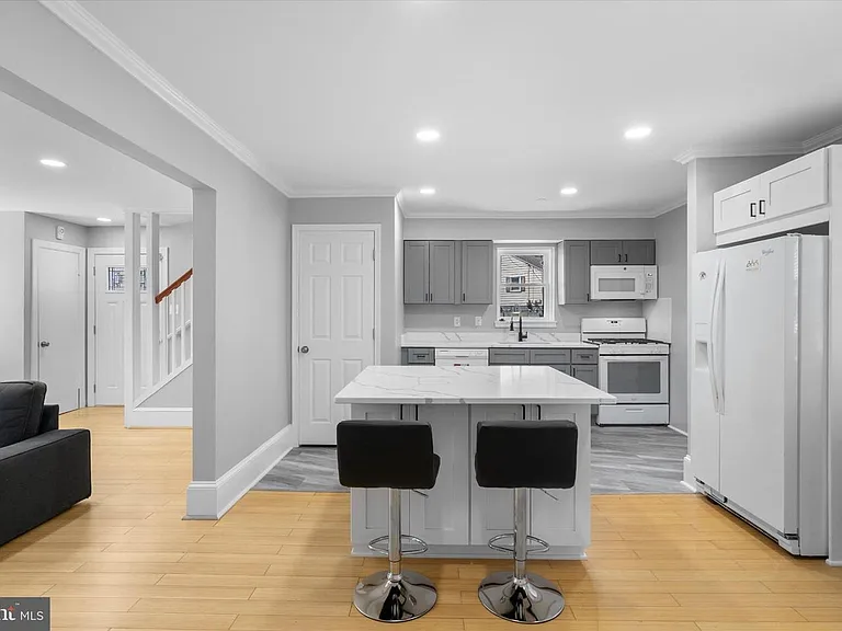 4814 Fox St — Photo 4