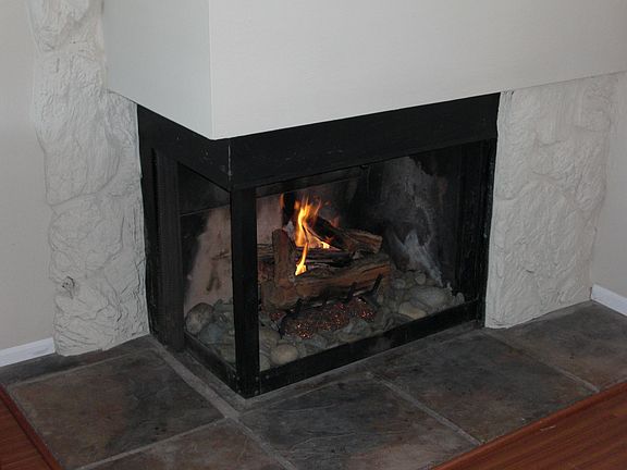Deluxe gas fireplace, upgrade!