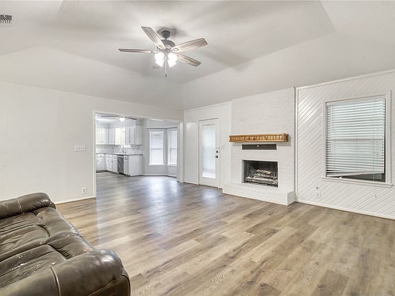 5th image of 2716 Red Hill Dr