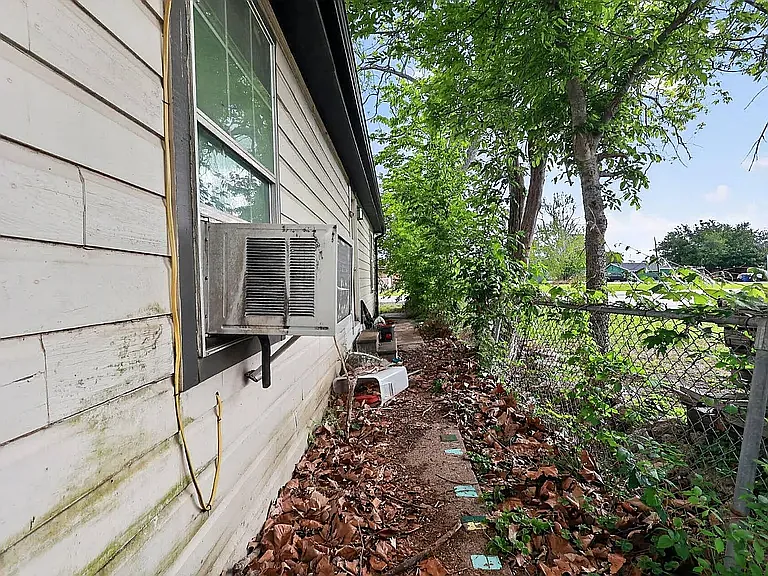 511 W Orange St — Photo 9