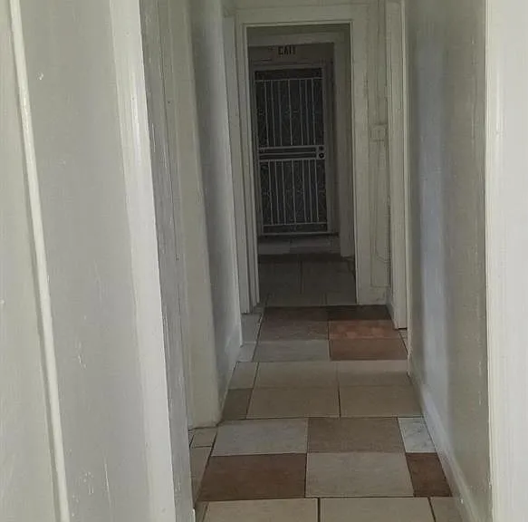 1607 Avenue — Photo 11