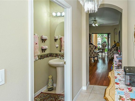 3rd image of 3241 Retreat View Cir