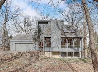 N9W23988 Sherwood Dr, Waukesha, WI 53188