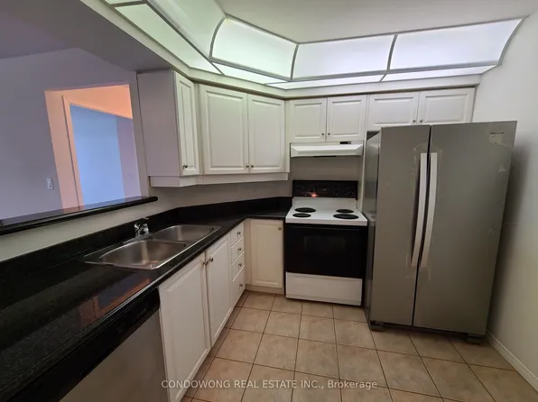 38 Avoca Ave #909, Toronto, ON M4T 2B9